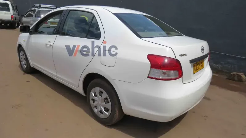 5 Seats Automatic TOYOTA YARIS VVT-i 2007 for Sale Radio, Ac, Airbags full