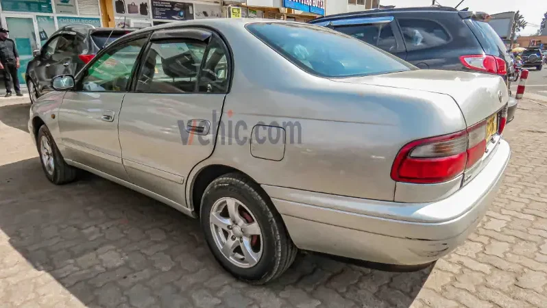 5 seats Manual Toyota carina 1994 full