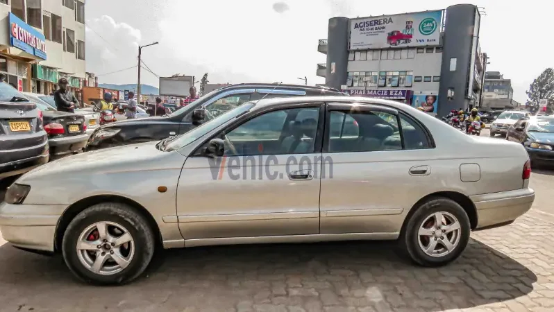 5 seats Manual Toyota carina 1994 full