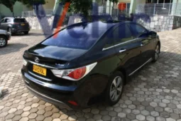 5Seats automatic  hybdrid Hyundai SONATA with radio, air condition, air bags, full