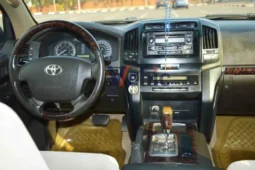 7 seats Automatic Toyota Landcruser V8 2011 full