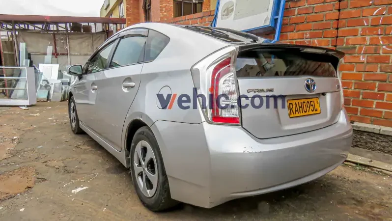 5 seats Automatic TOYOTA PRIUS 2013 hybrid full