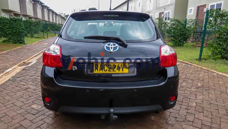 5 Seats Automatic Toyota AURIS 2010 full