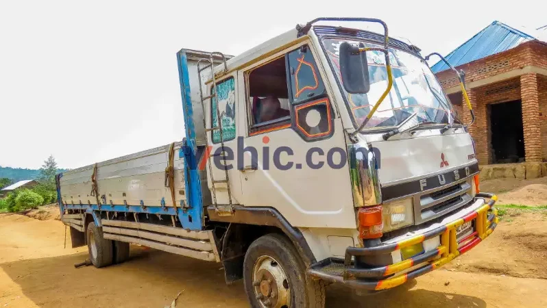 3 seats Powerful Manual Fuso Fighter 1992 full