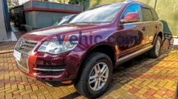 5 seats automatic volkswagen touareg with Air Bag , Air Conditioner , Radio , Front and Rear Sensor, 4 Wheels Drive.