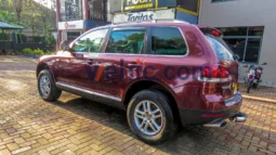 5 seats automatic volkswagen touareg with Air Bag , Air Conditioner , Radio , Front and Rear Sensor, 4 Wheels Drive. full